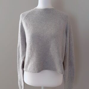 Hollister Soft Knit Sweater Women’s  Cropped Gray Crew Neck Long Sleeve Pullover